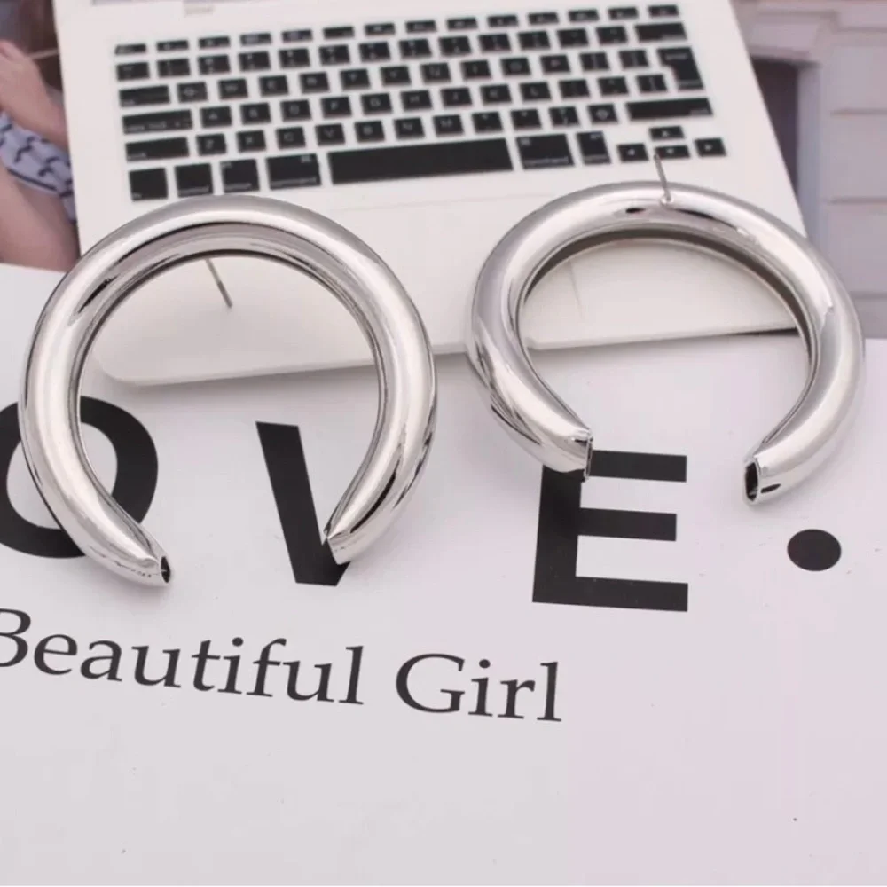 Large thick silver crescent 🌙 moon hoop earrings - Picture 4 of 5